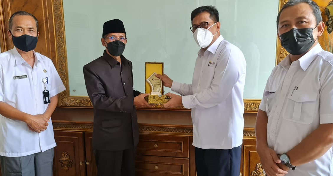 Direktur Utama PT. JMM, Bapak Adrian Priohutomo menyampaikan niat silaturahmi dalam rangka koordinasi pembangunan jalan tol Solo - Yogyakarta - NYIA Kulon Progo. Niat ini disambut baik oleh Bupati Kabupaten Boyolali, Bapak M. Said Hidayat yang di dampingi oleh Asisten Perekonomian dan Pembangunan, Bapak P. Widodo Munir.