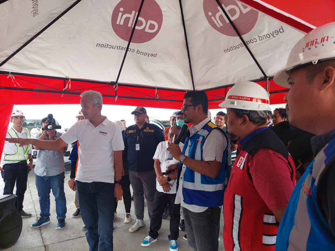 08 April 2023 Gubernur JATENG Ganjar Pranowo meninjau jalur Fungsional Lebaran 2023 Jalan Tol Jogja-Solo ruas Kartasura - Sawit sepanjang 6 km, dalam kunjungan ini memastikan kesiapan jalur fungsional tersebut dalam rangka mendukung arus mudik dan arus balik Lebaran 2023