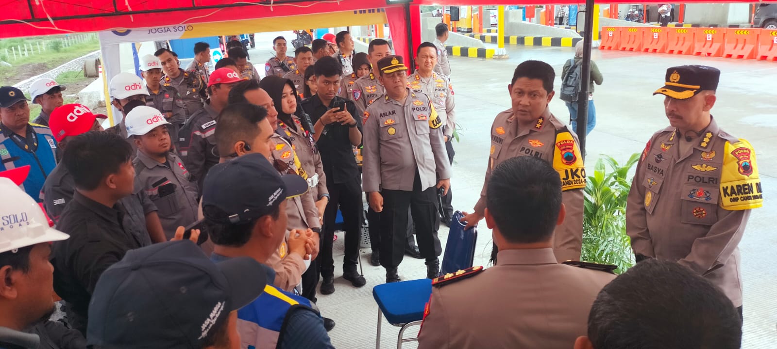 Kunjungan Kapolda Jawa Tengah diterima langsung Direktur Utama PT Jasamarga Jogja Solo di jalur fungsional dalam rangka memastikan kesiapan jalur fungsional Klaten - Prambanan dalam rangka hari libur Natal & Tahun Baru